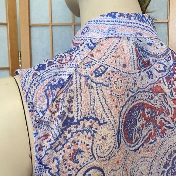 3/$20 H&M Sleeveless Buttondown with Collar - Picture 6 of 8